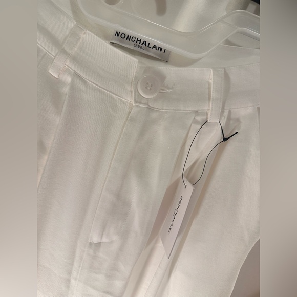 New NWT NONchalant Fabi Wide Leg Pant in White
Label revolve trouser - Picture 5 of 8